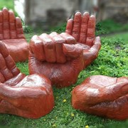 Скульптурный ансамбль “руки“ фото