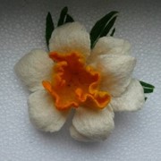 Войлочные цветы- брошка и резинка для волос. фото