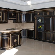Кухня деревянная черная фото