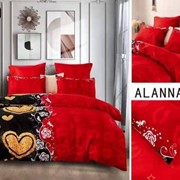 Семейный комплект постельного белья из сатина “Alanna“ Черный с золотистыми сердечками и красный с белым фотография
