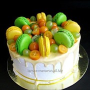 Торт Адрианна медовый торт с фруктами и макаронсами фотография