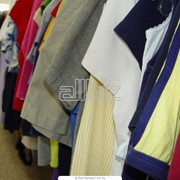 Одежда стоковая Сэконд Хэнд фото