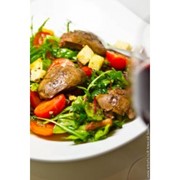 Доставка еды - Теплый салат с куриной грудкой и руколой фото