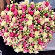 Букет поздравительный 15 “розы и эустома“ фотография