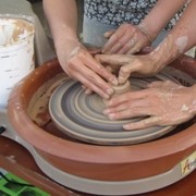 Изготовление глиняных подарков и сувениров, производство гончарных изделий фотография