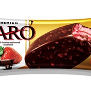 Эскимо пломбир клубничный с клубничным джемом в шоколадной глазури с кусочками клубники «CARO`»
