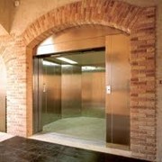 Лифты грузопассажирские в жилом доме, грузоподъемностью от 100 кг фото