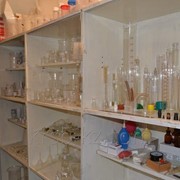 Снабжение химическими реактивами и лабораторной посудой фото