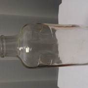 Бутылка из прозрачного стекла фото