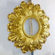 Дизайнерское резное зеркало в золотой раме из дерева