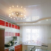 Натяжные потолки для кухни фотография