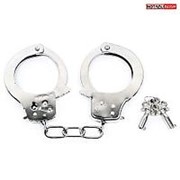 Серебристые металлические наручники на сцепке с ключиками фото