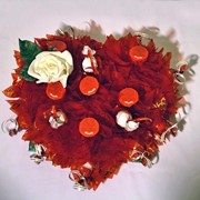 Композиции с цветами из конфет фото