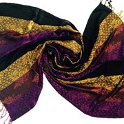 Легкий индийский шарфик. Широкая полоса золотистого, черного и сиреневого цвета. фото