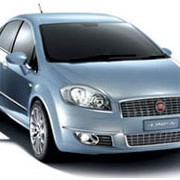 Автомобиль Fiat Linea фотография