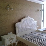 Двуспальная кровать деревянная фотография