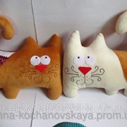 Игрушка подушка Большой белый кот с украинским орнаментом модель 28
