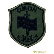 Шеврон вышитый ОМОН МВД (щит с флагом и мечом) полев Ш-14-43 фото