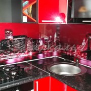 Кухонный фартук из стекла (Скинали) для кухни красных тонов фото