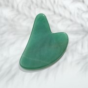 Пластина-скребок для массажа Гуаша из зеленого авантюрина в форме сердца