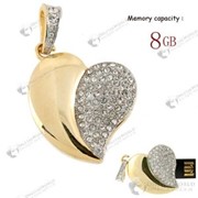 Элегантная USB флешка 8 GB в форме сердца с белыми кристаллами фотография