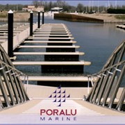 Понтонные системы Poralu Marine. PORALU MARINE является мировым лидером в строительстве понтонов и оборудования для яхтенных стоянок. Проектирование, производство и продажу алюминиевых понтонов. фото