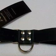 Чёрные широкие ременные наручники с полукольцом фото