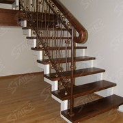 Компактная лестница в доме фотография