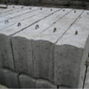 Блок фундаментный стен подвалов. фотография