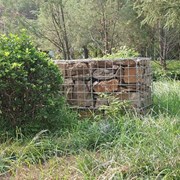 Экологичный настенный габион для заднего двора фото