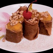 Десертный ролл с кедровыми орешками фото
