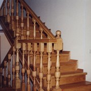Перила для лестниц из массива фото