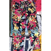 Брюки коттоновые Цветочный принт для девочки от 5-8 лет черные, код товара 261341654 фото