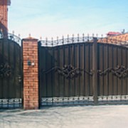 Кованые распашные ворота “ОСАТ 15-52“ зашитые листом фотография