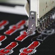 Вышивка логотипов, нанесение логотипов на текстильные изделия фото