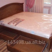 Кровать двуспальная из натурального дерева фото