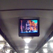 Реклама в метро: мониторы в вагонах фото