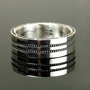 Мужское серебряное кольцо “Milgrain“ от WickerRing фото