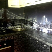 Кухонный фартук из стекла (Скинали) в тёмных тонах фото