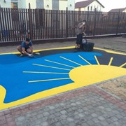 Строительство детских и спортивных площадок, монтаж резиновых травмобезопасных покрытий. фото