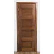 Дверь деревянная глухая коричневая фотография