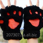 Черные перчатки лапки кошки фотография