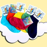 Детские носки из хлопчатобумажной пряжи. Все модели носков гиппоаллергенны, имеется сертификат качества, и разнообразная гамма цветовых оттенков и рисунков фото