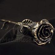 Золотистая кованая роза фото