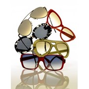 Модные солнцезащитные очки фотография