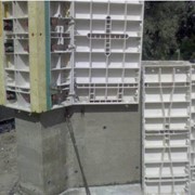 Строительство зданий в съемную и несъемную опалубку монолитным способом.Применение ячеистых бетонов на цементном и модифицированном гипсовом вяжущих.