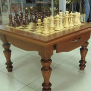 Стол с шахматами фото