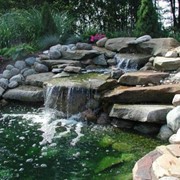 Устройство прудов, ручьев и водопадов в саду, создание ручья на участке, искусственные водоёмы в благоустройстве ландшафта. фото