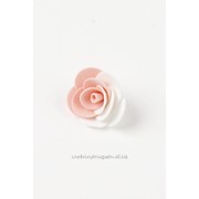 Роза из латекса №15 , белый/персиковый/d 25 мм, 1 шт. фото