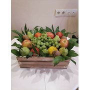 Фрукты в ящике фото
